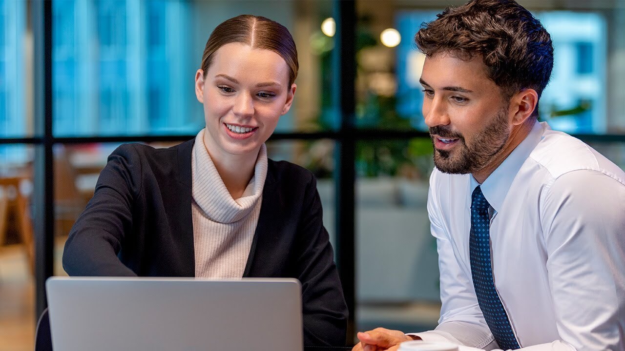 New customer story + video hovercard for enus and apj.