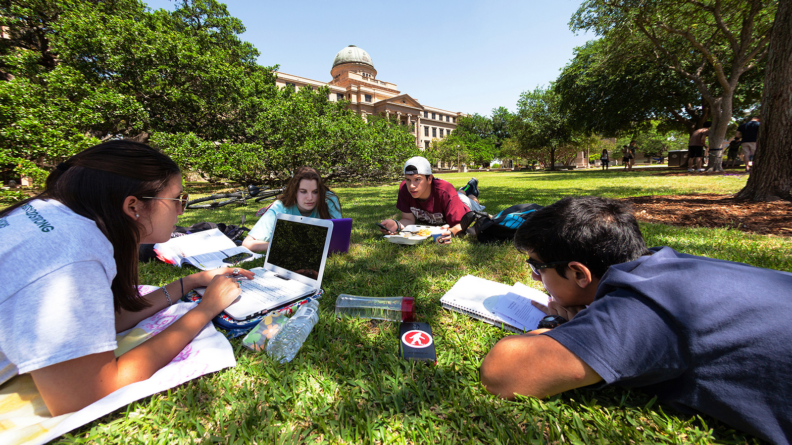 Английский м университет. Studying Russian in Tourism program at Texas a&m University. Student with visa. University Campus photo students. Student Life in Cambridge essay.